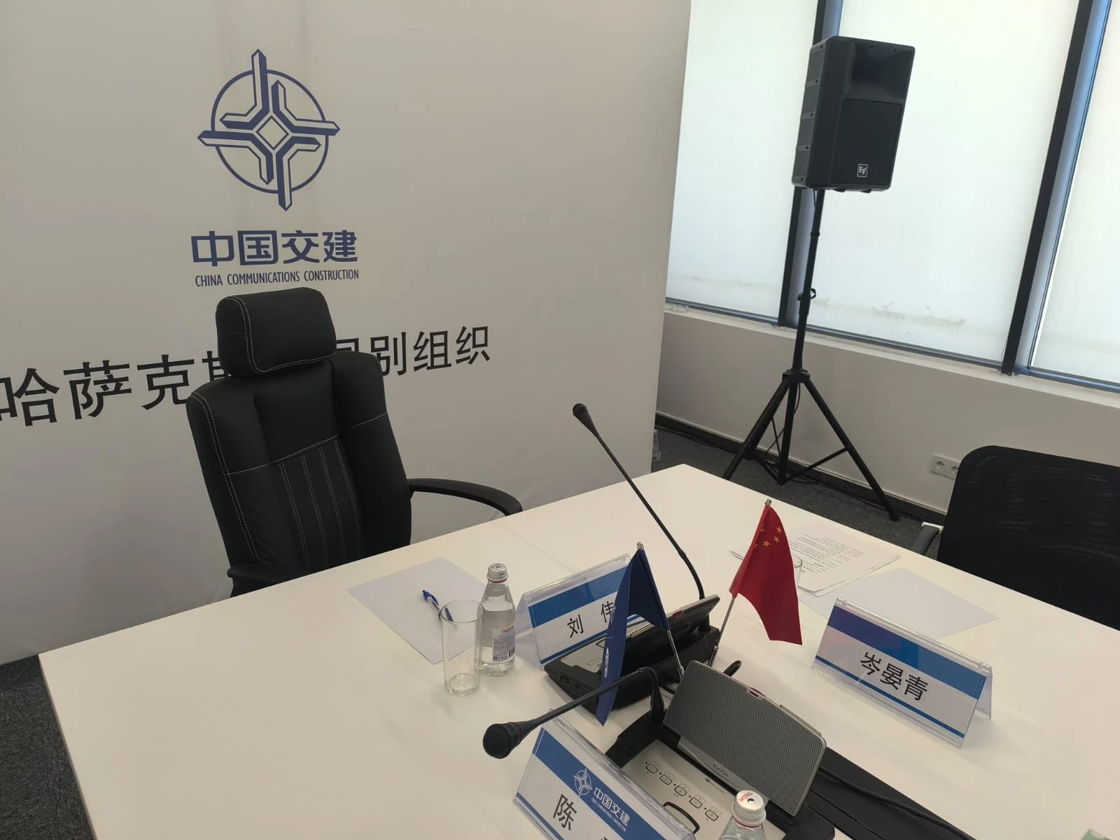 Конференц-оборудование в аренду в Астане — konferents sistema s mikrofonami astana